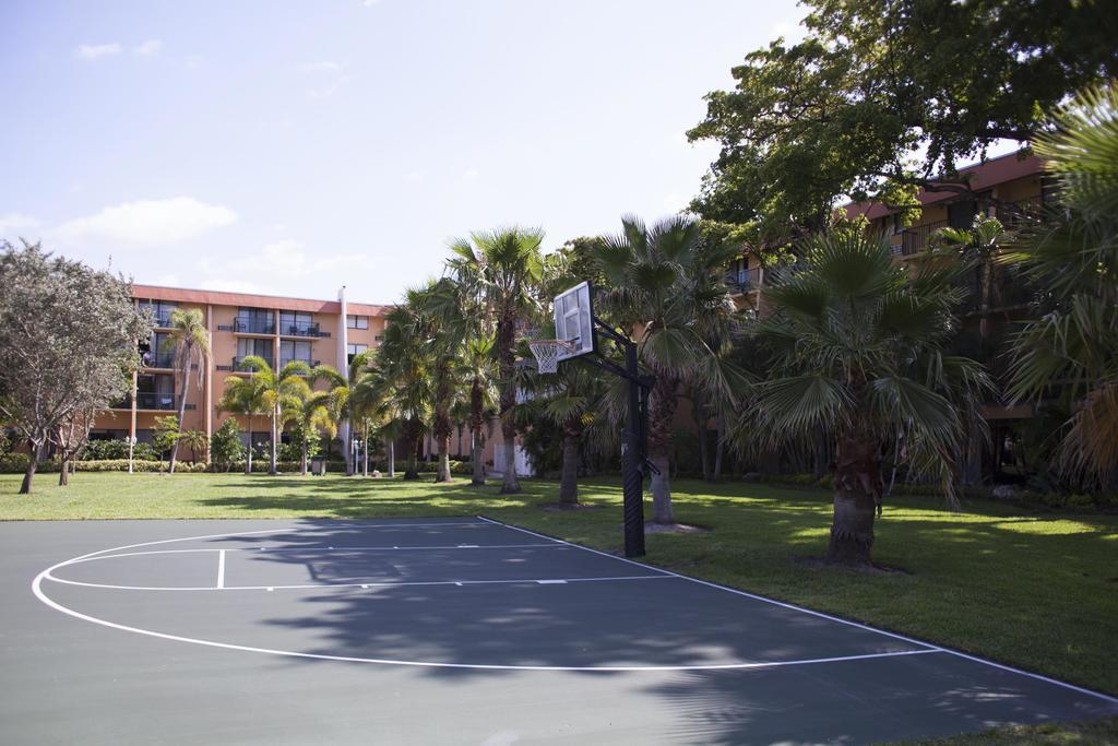 Club Wyndham Palm-Aire Hotel Pompano Beach Buitenkant foto