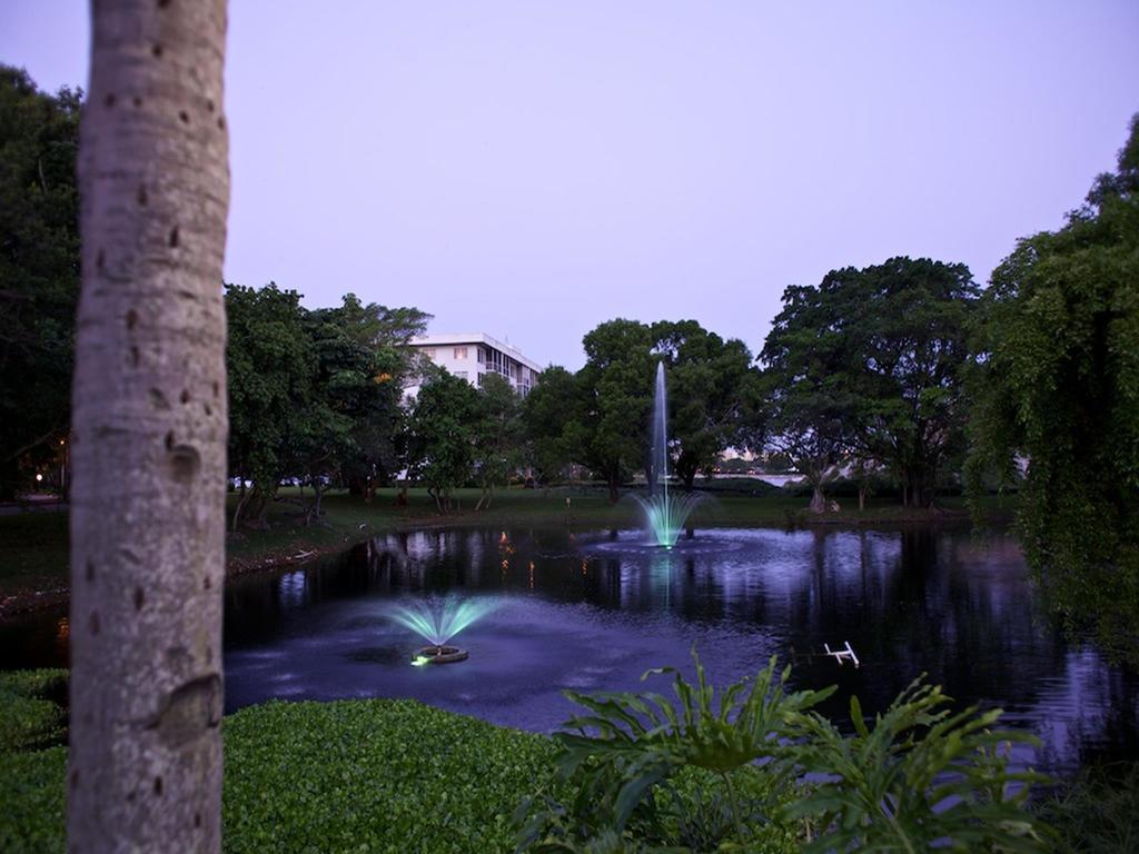Club Wyndham Palm-Aire Hotel Pompano Beach Buitenkant foto