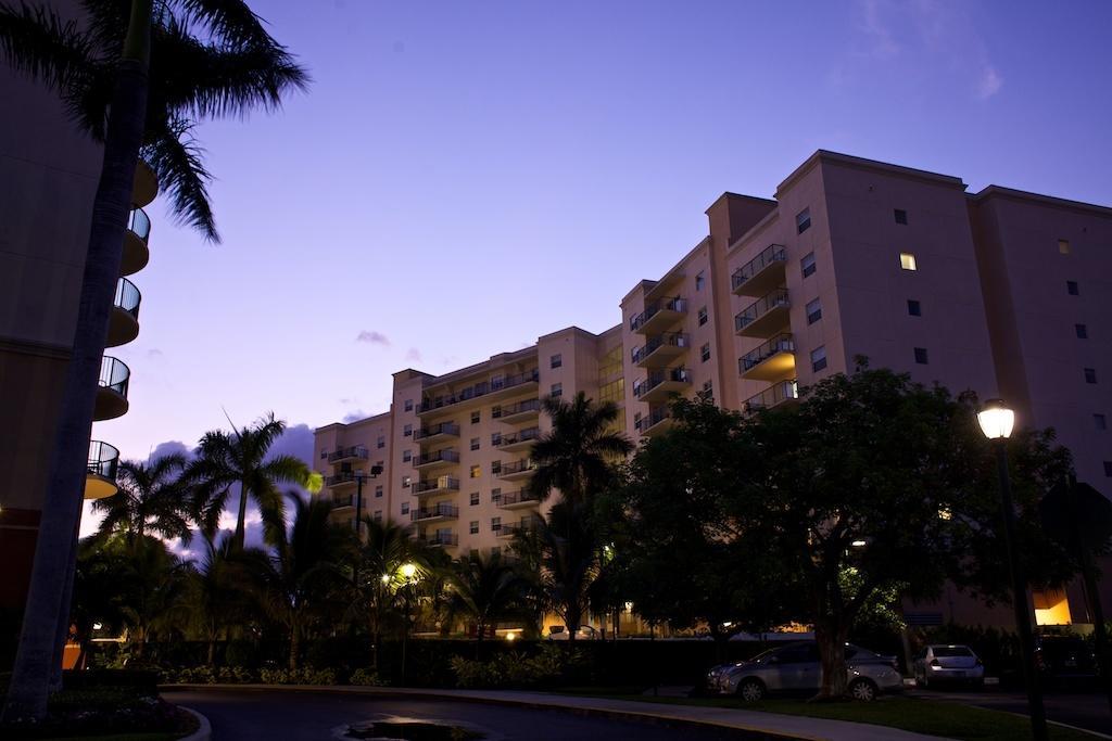 Club Wyndham Palm-Aire Hotel Pompano Beach Buitenkant foto